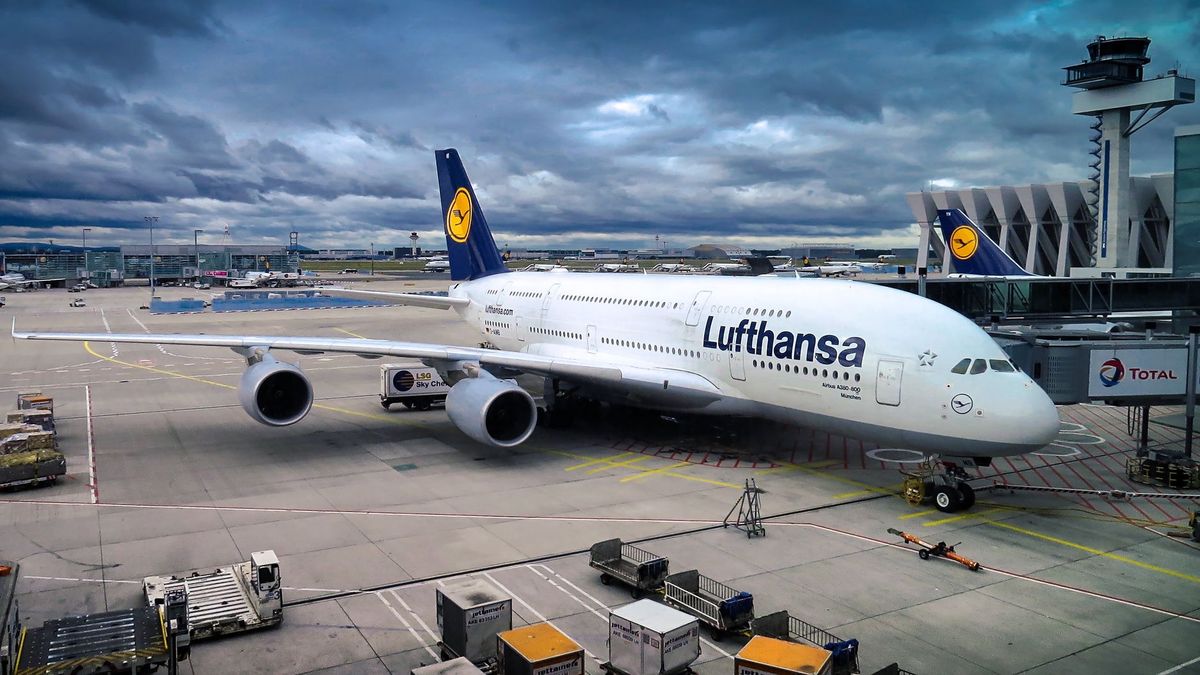 british-airways-a380-diverts-birmingham-after-crisis