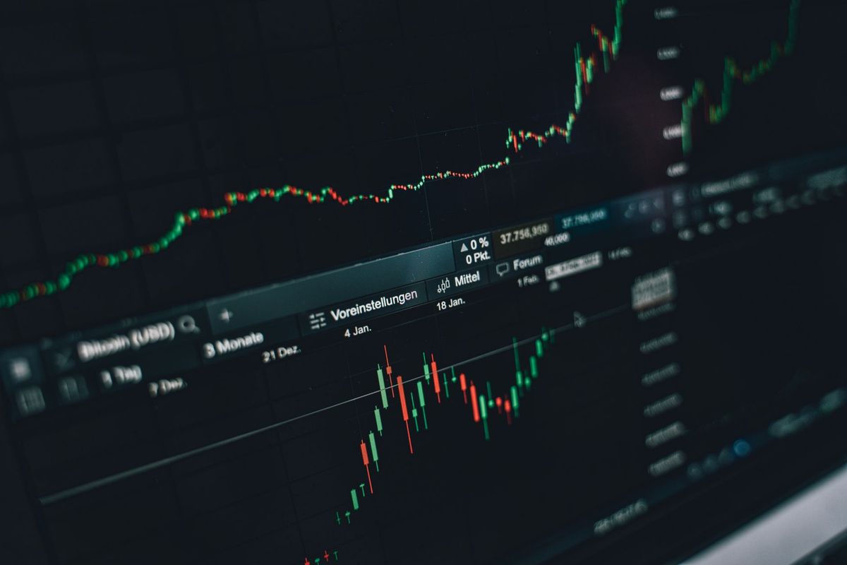 lloyds-share-price-market-discussions-future-outlook