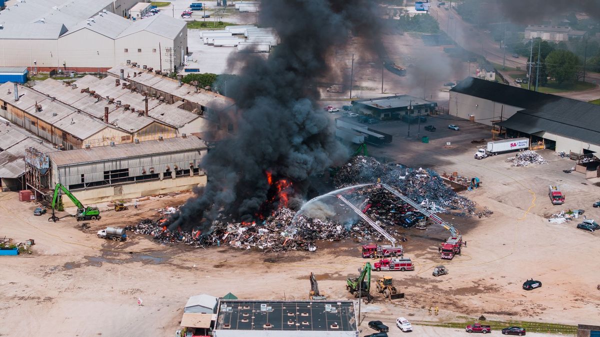 nottingham-scrapyard-fire-properties-evacuated