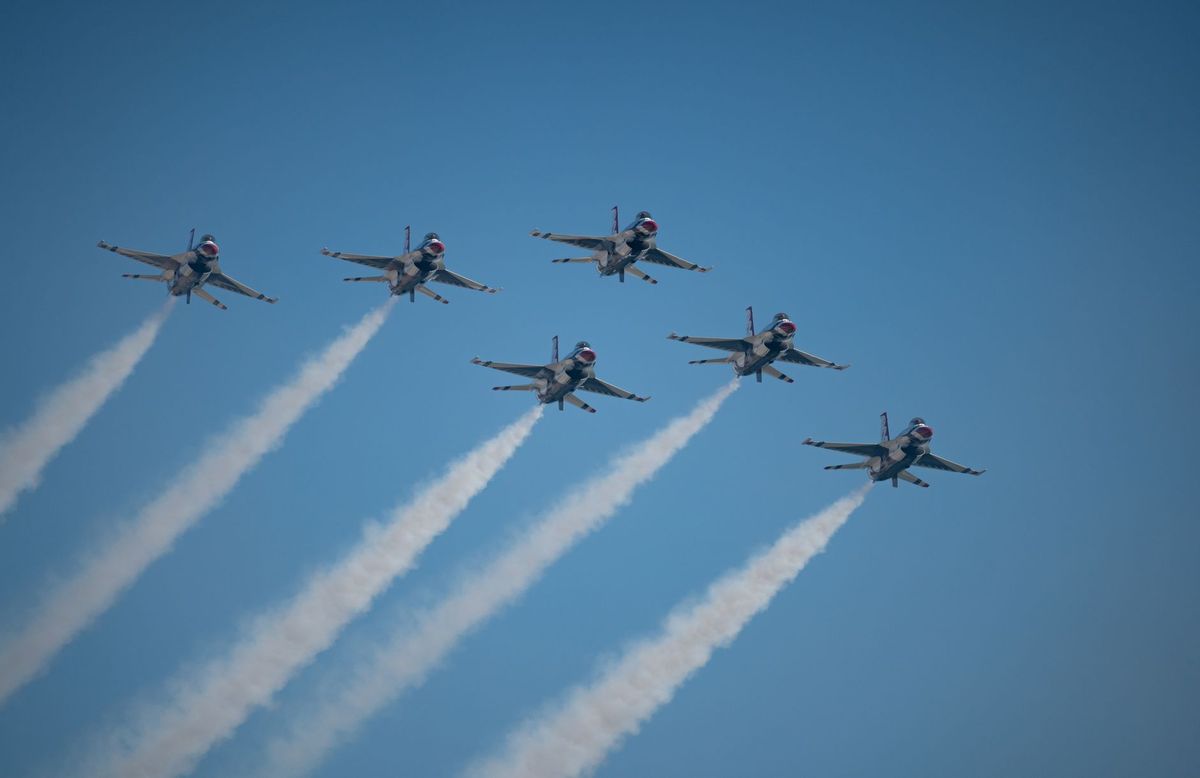 eastbourne-airbourne-soars-spectacular-display