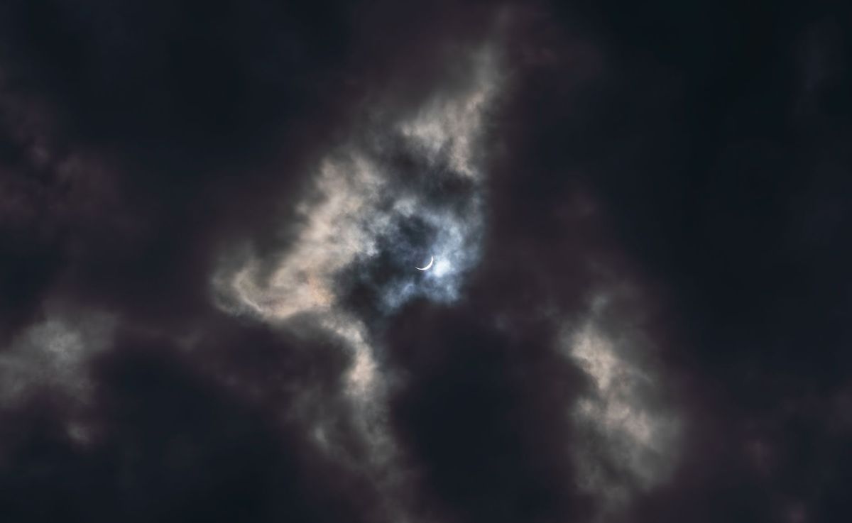 london-captivated-solar-eclipse