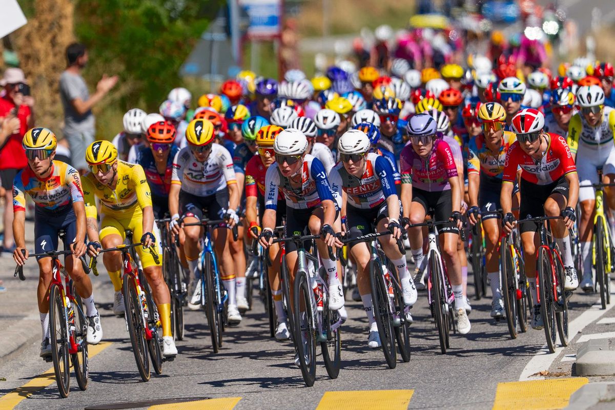 niewiadoma-phinney-claims-tour-de-france-femmes-lead