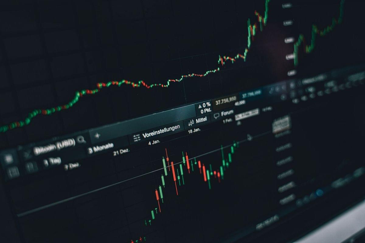 lloyds-share-price-market-discussions-future-outlook